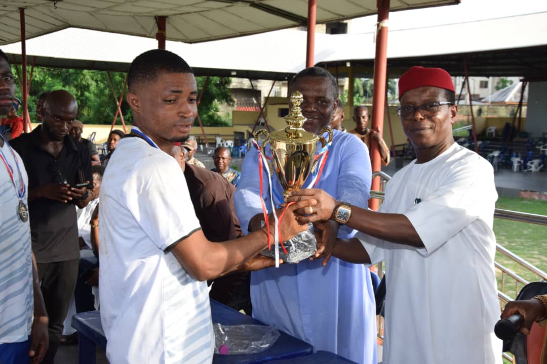 Presentation of Youth Empowerment Trophy by Senator Ndubueze and Rev. Fr. John Damian Adizie